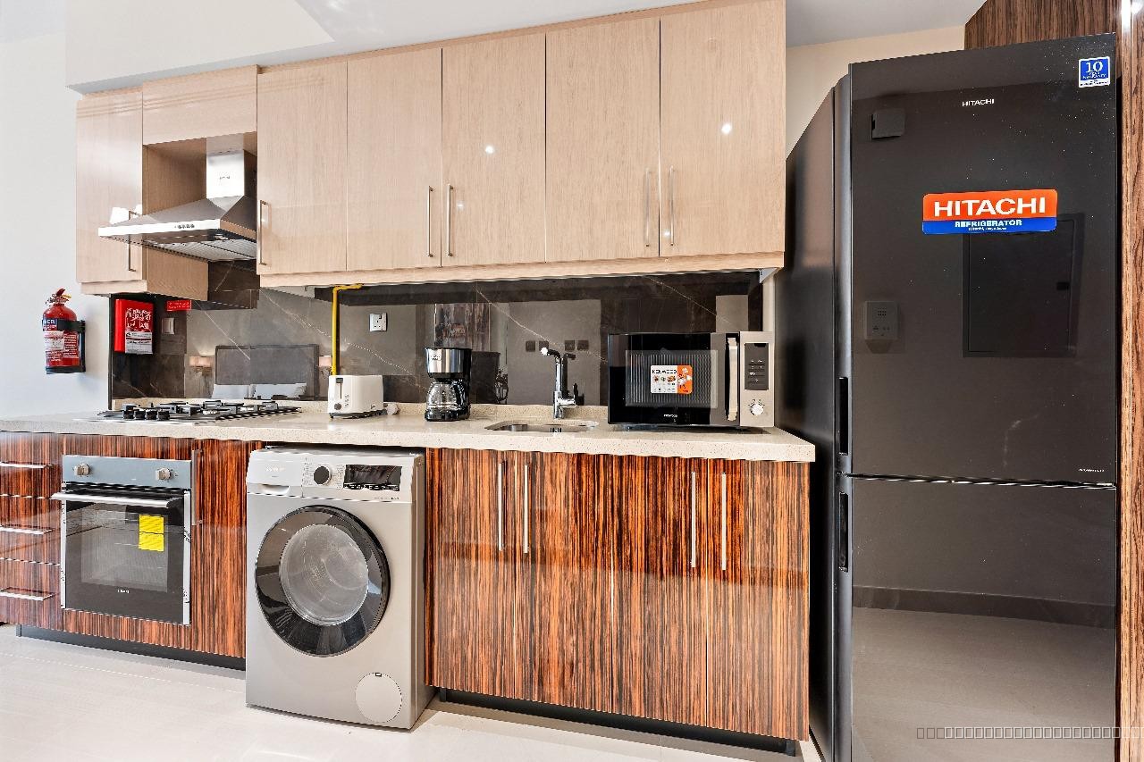 PREMIUM-STYLISH DOWNTOWN STAY - 9