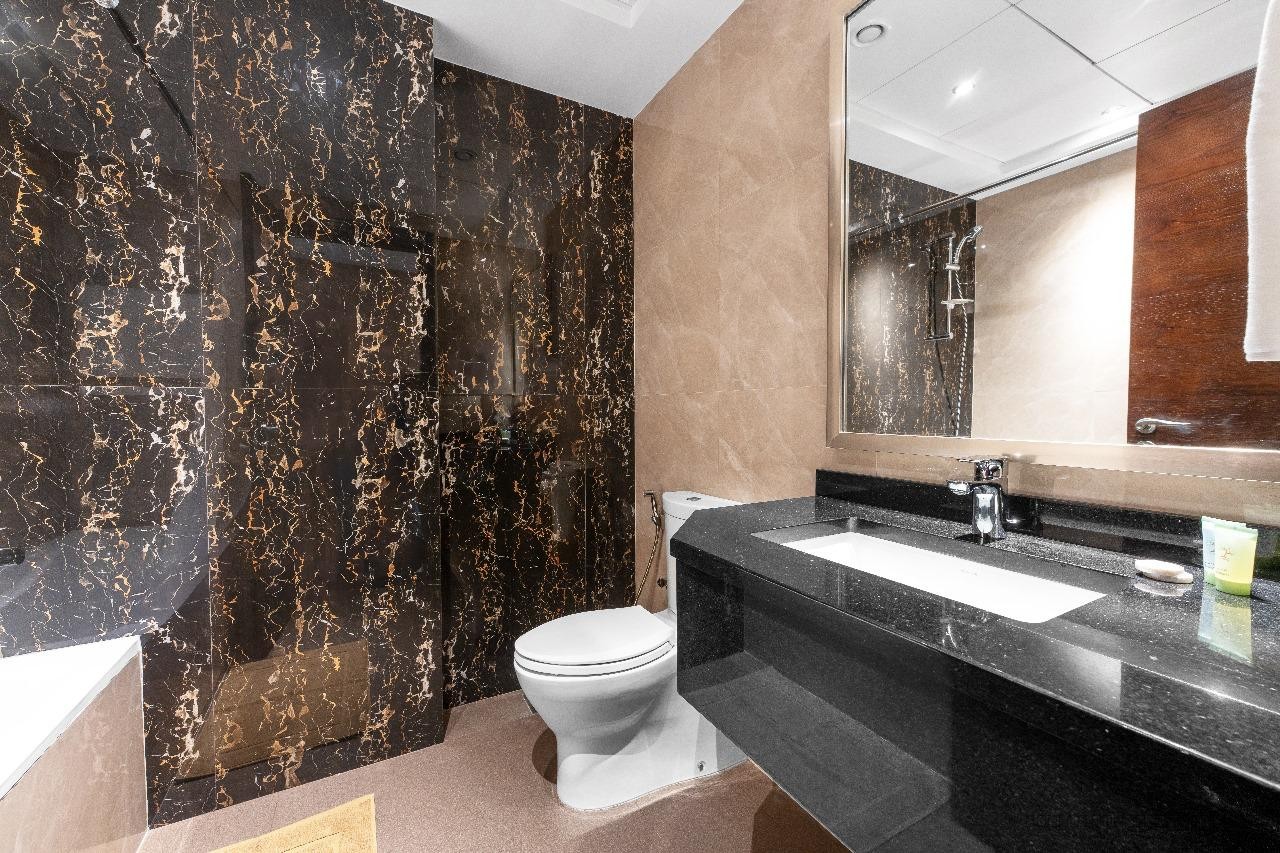 BURJ-VIEWS Spacious studio | Modern interiors | Prime Downtown location - 11