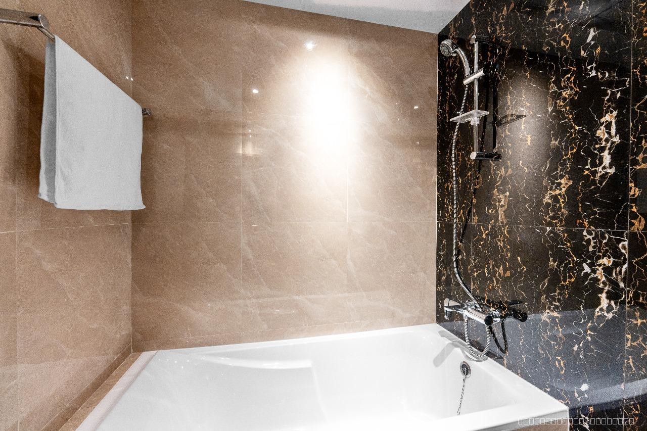 BURJ-VIEWS Spacious studio | Modern interiors | Prime Downtown location - 13