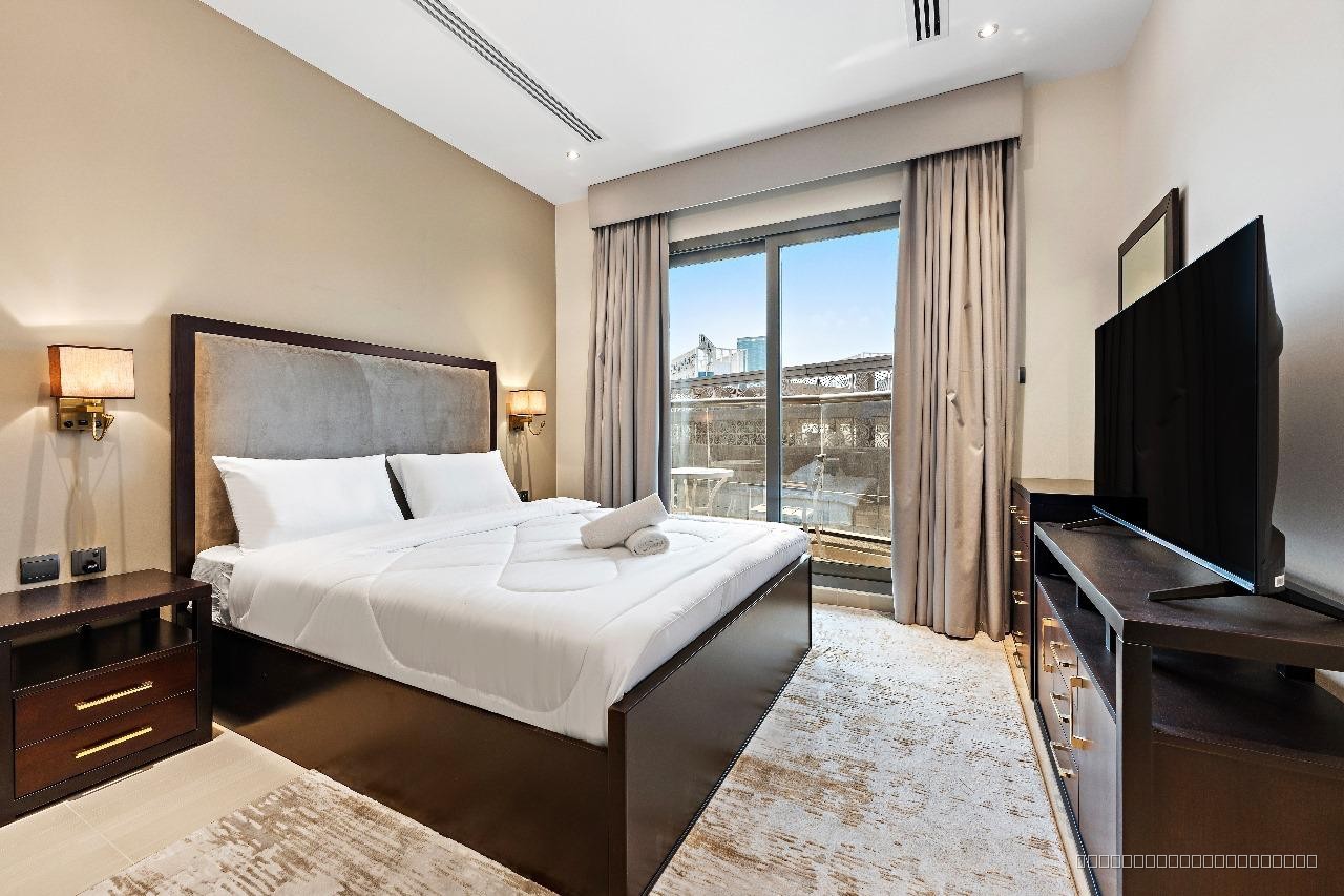 BURJ-VIEWS Spacious studio | Modern interiors | Prime Downtown location - 14