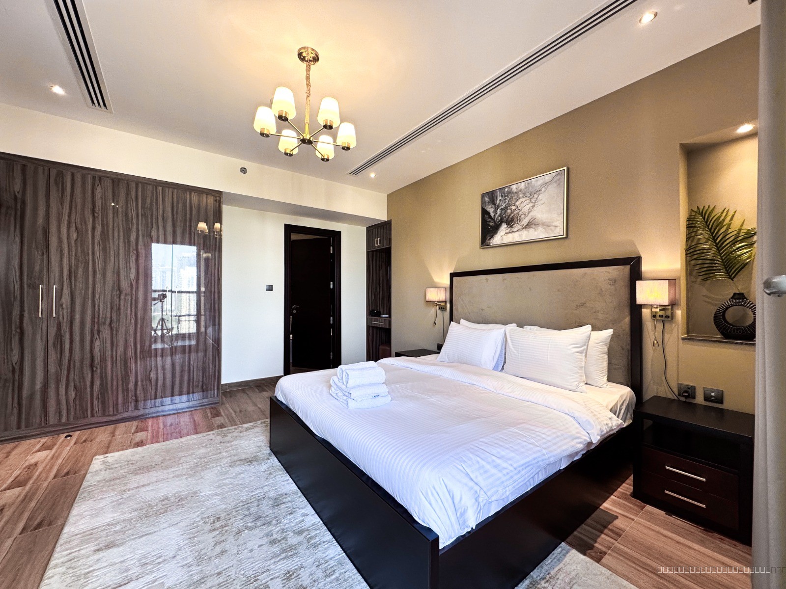 Prime 2BR with Burj Khalifa & Dubai Canal View - 3