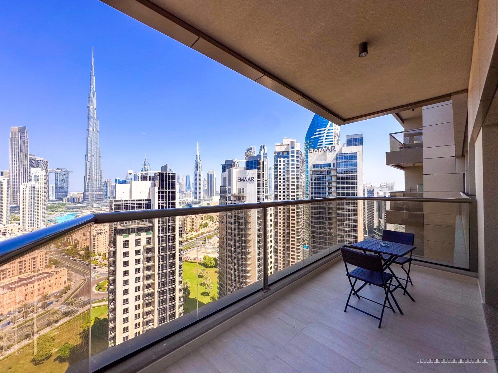 Prime 2BR with Burj Khalifa & Dubai Canal View - 10