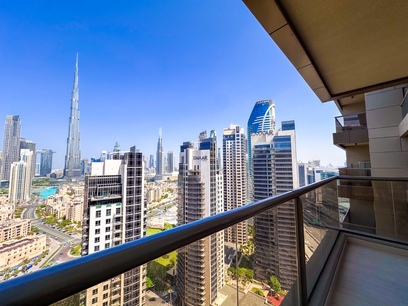 Prime 2BR with Burj Khalifa & Dubai Canal View - 11
