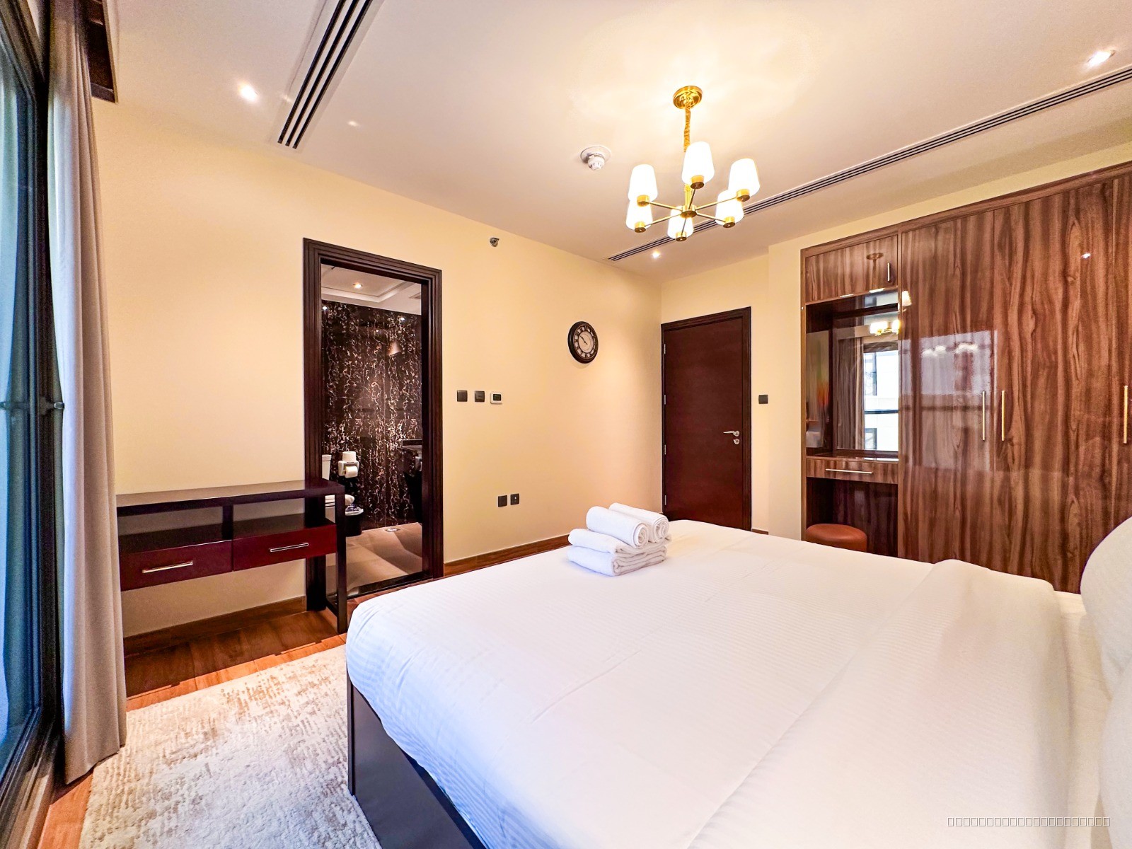 Prime 2BR with Burj Khalifa & Dubai Canal View - 14