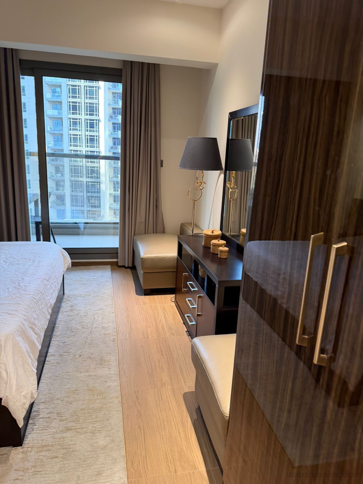 SPACIOUS BURJ VIEWS APARTMENT - 20