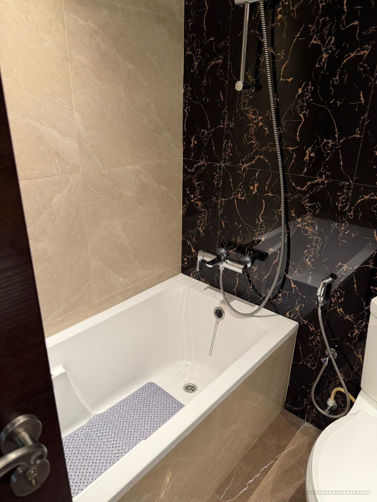 SPACIOUS BURJ VIEWS APARTMENT - 21