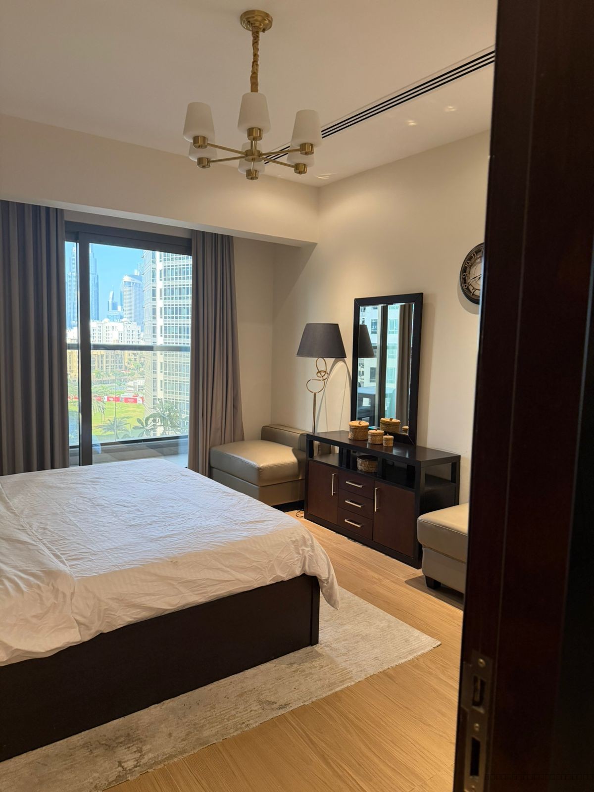 SPACIOUS BURJ VIEWS APARTMENT - 25